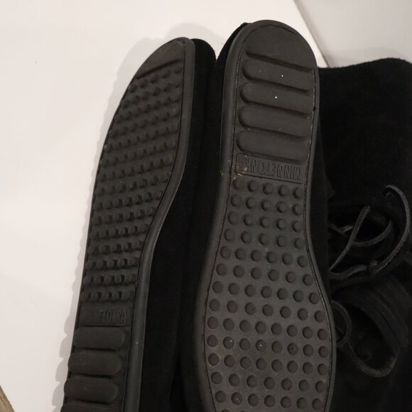 Minnetonka Women's Front Lace Hardsole-  Size 8 Lace up Suede Boots - Picture 8 of 9